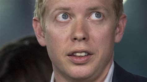 Reddit’s CEO edited comments that criticized him .
